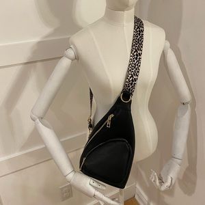 Side bag, with leopard print accents, brand new no tags.